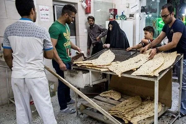 رئیس اتاق اصناف تهران: قیمت نان واقعی شود و یارانه به مردم برسد رئیس اتاق اصناف تهران: قیمت نان واقعی شود و یارانه به مردم برسد