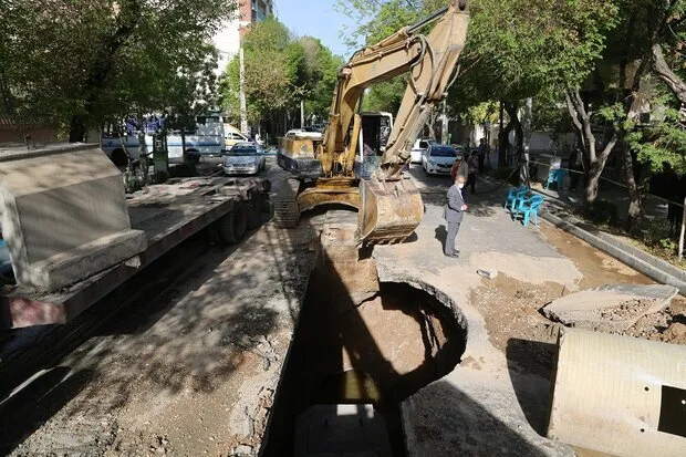 مشکل آب میدان قدس تهران تا ساعت ۱۵ امروز رفع میشود مشکل آب میدان قدس تهران تا ساعت ۱۵ امروز رفع میشود