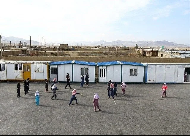 تحصیل دانشآموزان ۱۶ نقطه تایباد در کانکس تحصیل دانشآموزان ۱۶ نقطه تایباد در کانکس